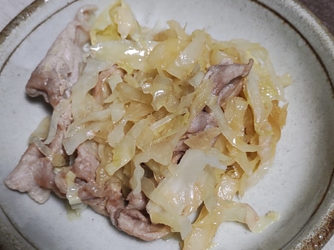 豚肉とキャベツのバタポン蒸し